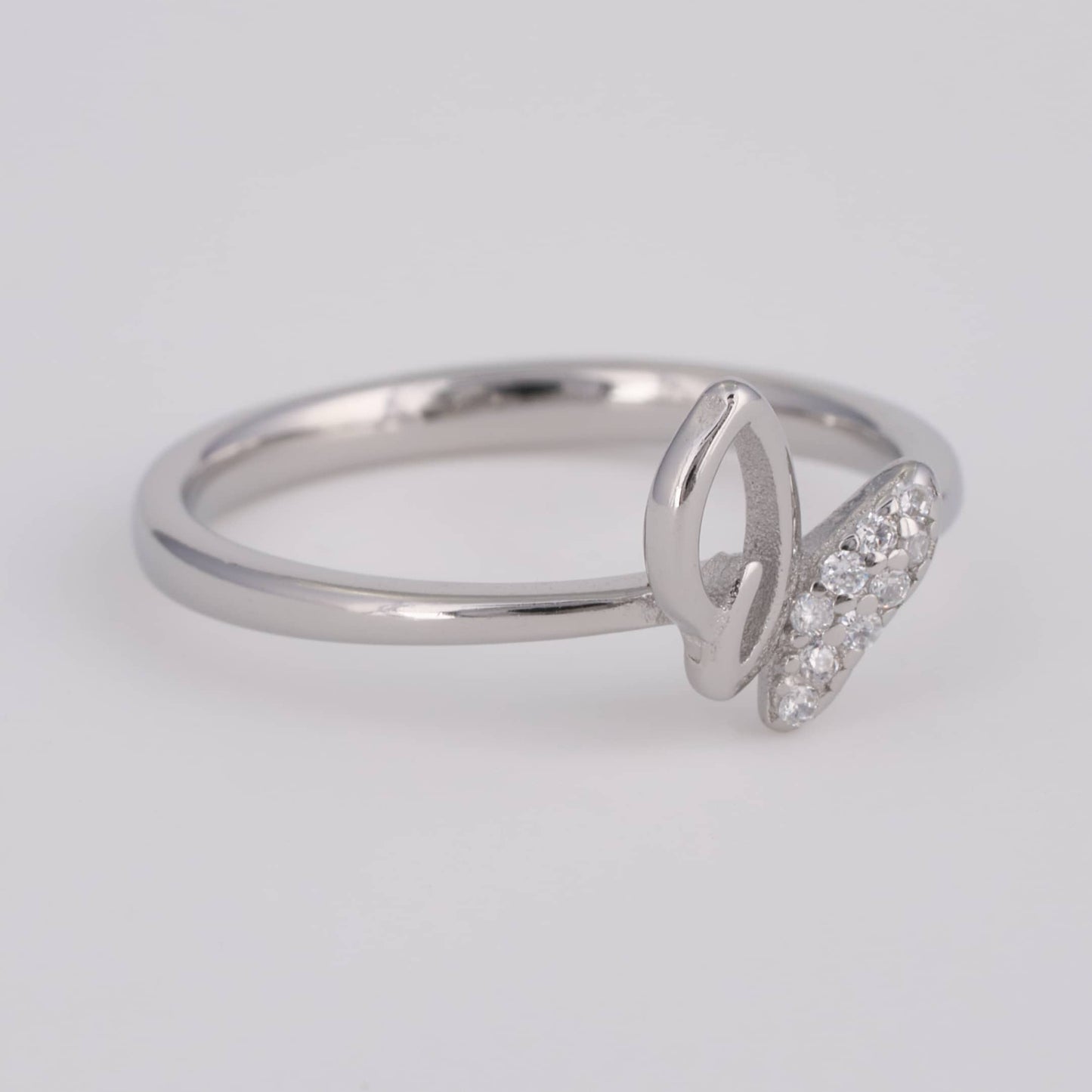 925 Silver ring with diamond for her
