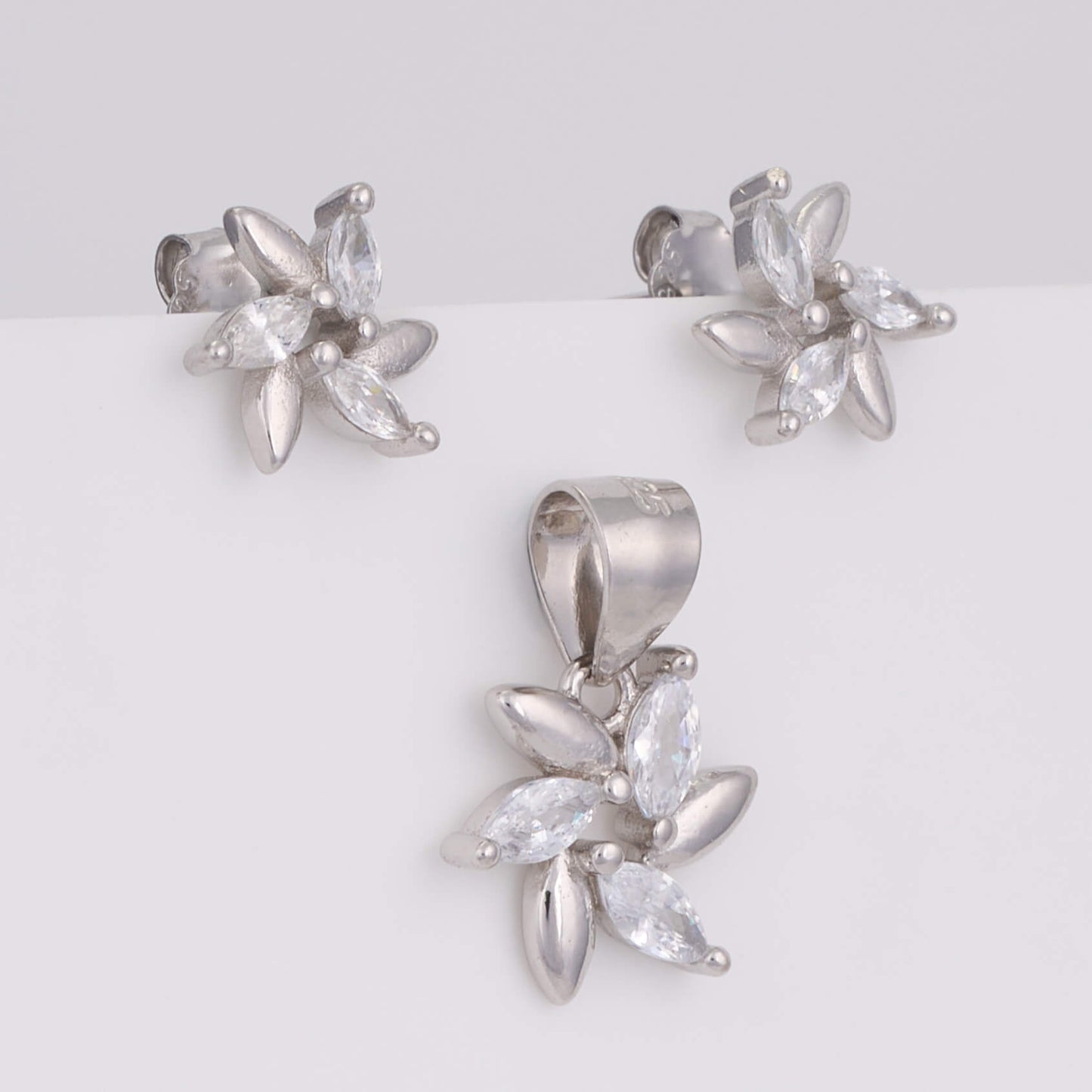 925 Silver Diamond Pendant Set with earrings